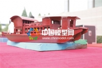 學(xué)生黨員制作紅色模型，弘揚(yáng)紅船精神